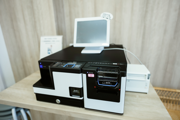 自動精算機でスムーズにお会計が可能です